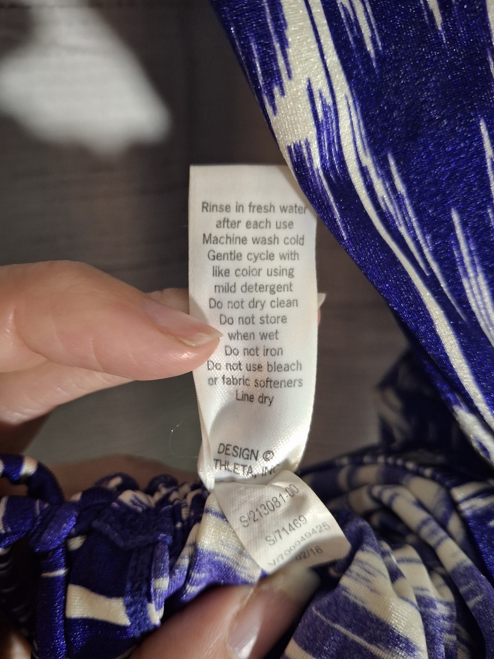 Athleta XL Blue and Cream Ikat-Print Performance Tank - Picture 7 of 9